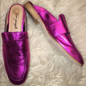 Free People metallic loafer mule!